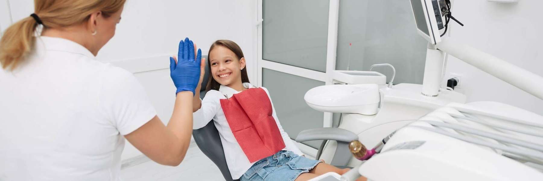 Child high-fiving dentist | Brentwood Tennesseee