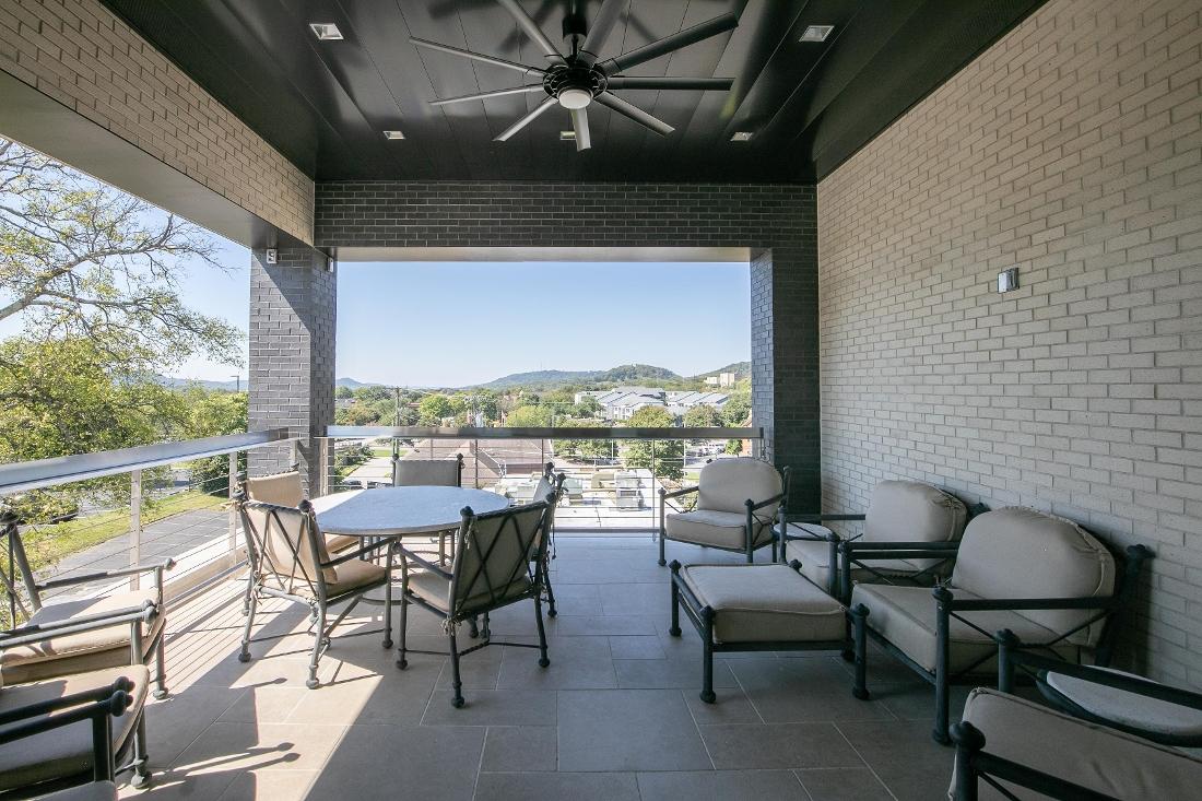 outdoor patio at sullivan dental partners